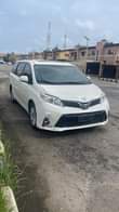 A picture of TOYOTA SIENNA 2017 XLE TOKS
