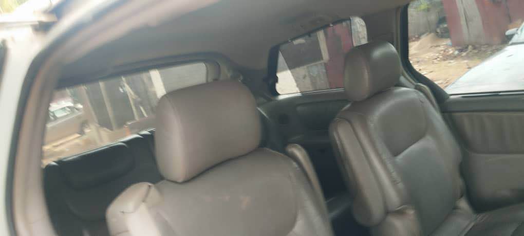 A picture of TOYOTA SIENNA 2005 2006