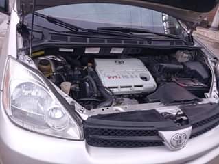 A picture of SUPER CLEAN 2005 model Toyota Sienna Engine Grade A Gear