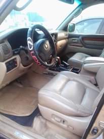 A picture of 2003 Lexus jeep LX470
