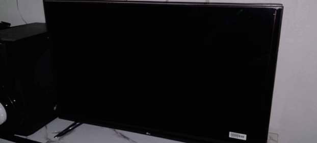 A picture of LG tv 32 inches