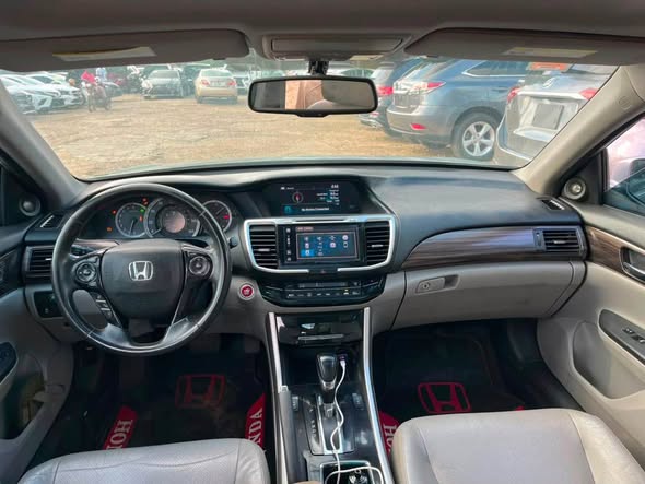 A picture of Extremely Clean Honda Accord ExL V6 2016 Model Keyless With
