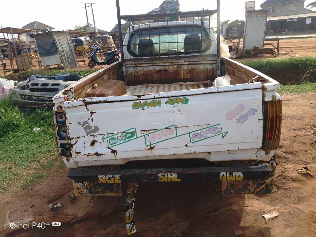 A picture of Mitsubishi truck