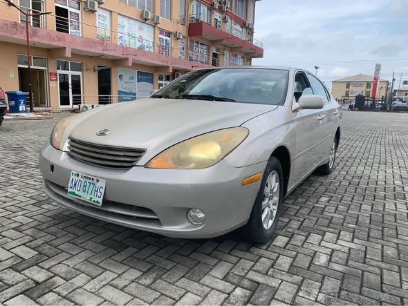 A picture of Lexus es300 2002