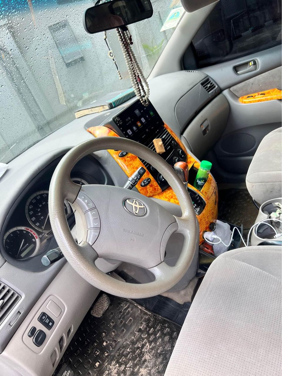 A picture of Toyota Sienna 2005
