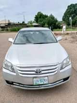 A picture of Toyota Avalon 05
