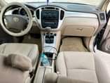 A picture of Super Clean and sharp registered Toyota Highlander 2004 2005 with
