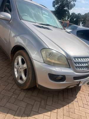A picture of Mercedes benz 4matic petro 19m
