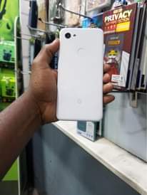 A picture of Google pixcel 3axl Gb 64 nipe 180k tu kamera kinanda