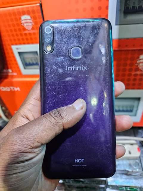 A picture of INFINIX HOT 8