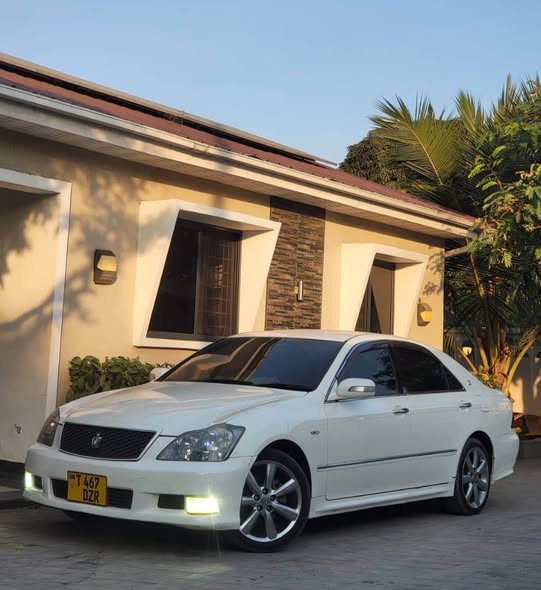 A picture of Toyota Crown Athlete