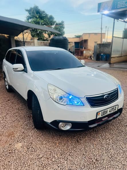 A picture of Subaru outback 2010 model Ushs 25 000 000 0706338271