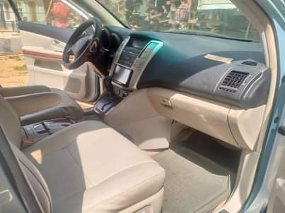 A picture of Lexus RX330
