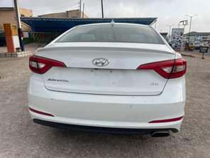 A picture of Crystal clean toks Hyundai sonata 2015 model is up for