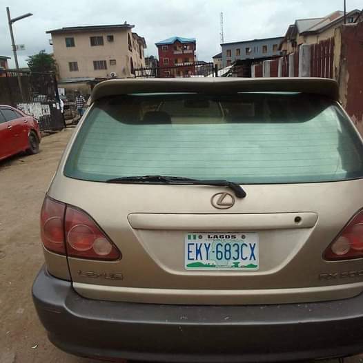 A picture of Lexus 300 engine and gear ok location Pedro road bariga