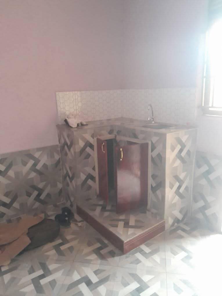 A picture of SINGLE ROOMS FOR RENT 250.000 AND 300.000 