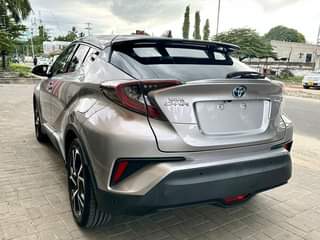 A picture of TOYOTA C HR HYBRID CHESSES NO GOOD NEW FOR SELL