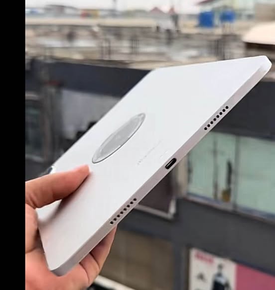 A picture of iPad m2 gb128 inatumia laini na WiFi