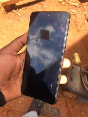 A picture of Infinix note 10 with 150k topup for a good Samsung