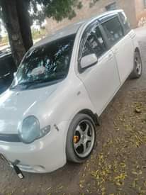 A picture of Sienta toyota Sienta. Nauza gari yangu kwa milioni kumi tu