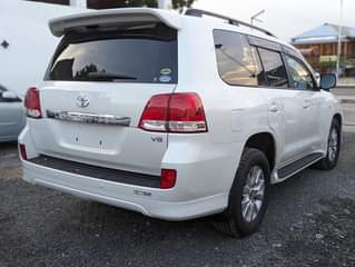 A picture of Land cruiser vx V8