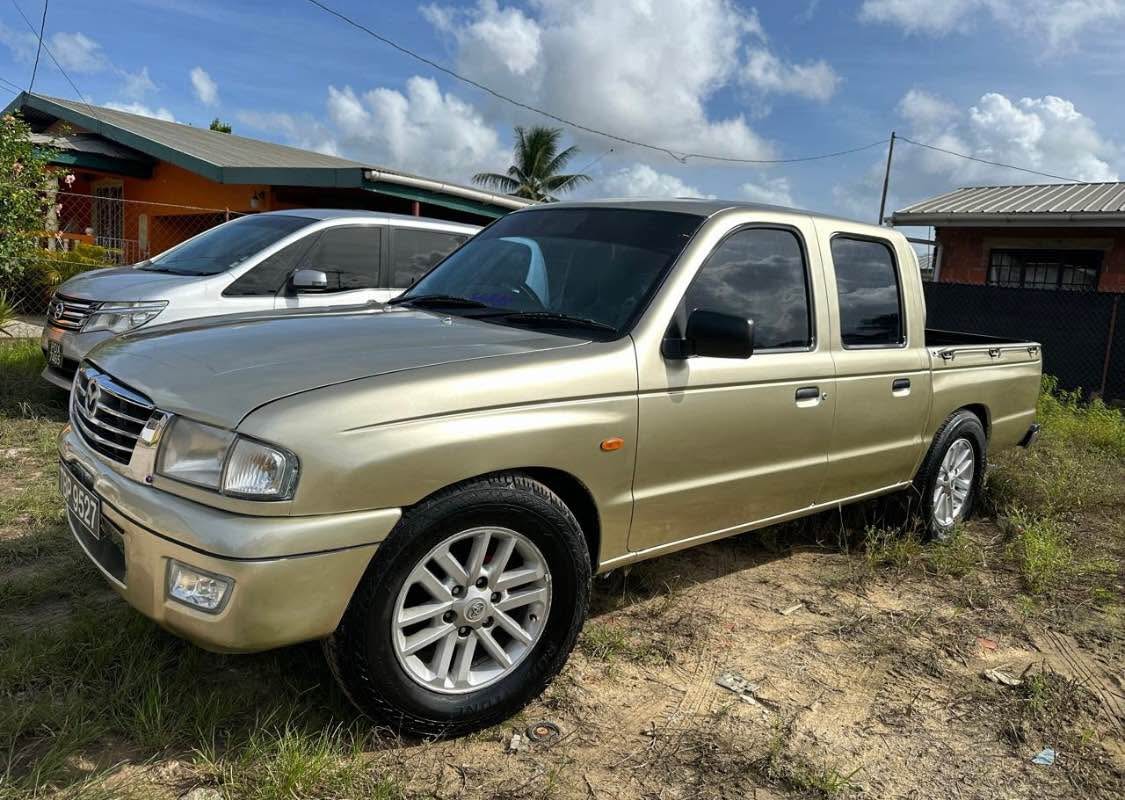 madza b2500
