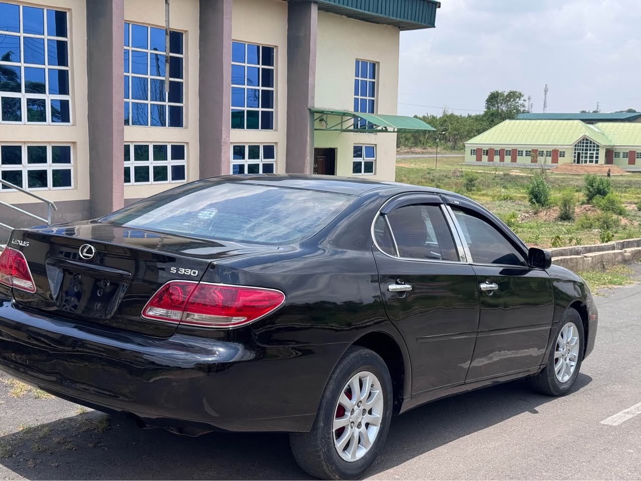 A picture of Used Lexus es300 upgraded to 330 Clean used