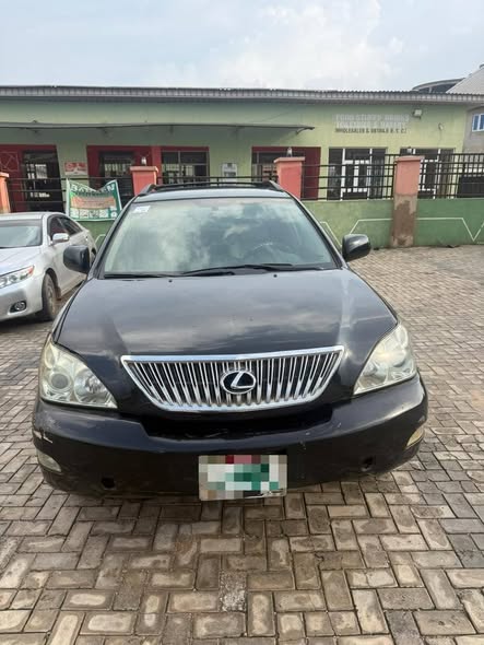 A picture of Lexus RX330