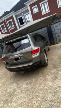A picture of 2012 Toyota Highlander Limited 11m