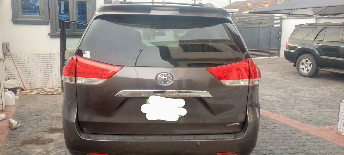 A picture of 2013 Toyota sienna