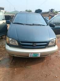 A picture of TOYOTA SIANNA 1999 model with tokumbo engine gear is perfect