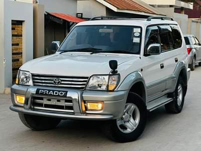 A picture of TOYOTA LAND CRUISER TX