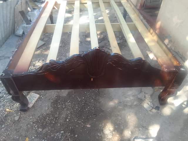 queen size bed