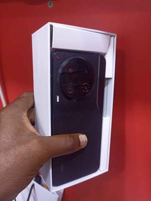 A picture of Tecno camon 30 5G At cheap price Nice camera Storage
