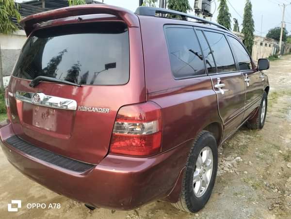 A picture of Very sound 05 3 seaters Toyota Highlander Super sound engine