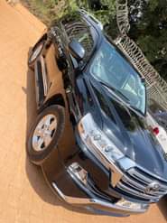 A picture of V8 2008 model 180m 0753877691 0787361769