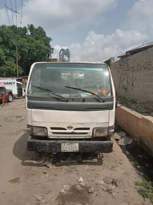 A picture of Nissan mini truck