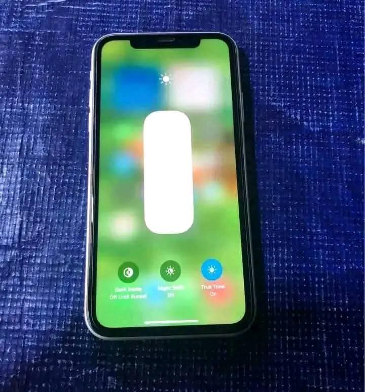 A picture of iPhone XS mass