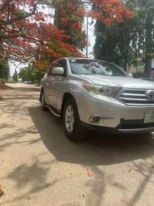 A picture of Extremely clean 2012 Toyota highlander 3 months used ac engine