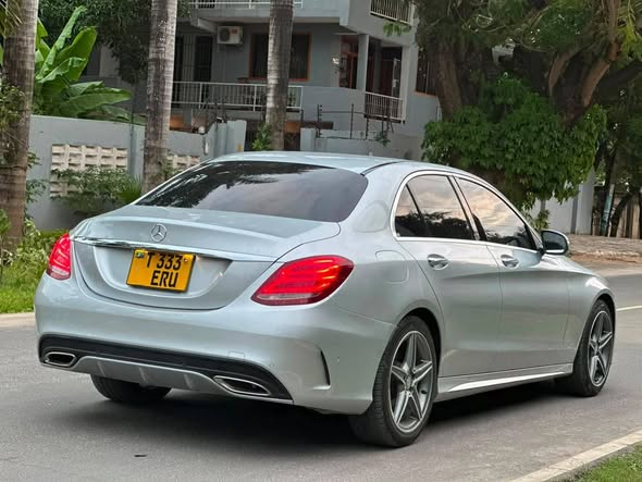 A picture of Mercedes benz C 200 Year 2015 Metalic silver Cc 1500