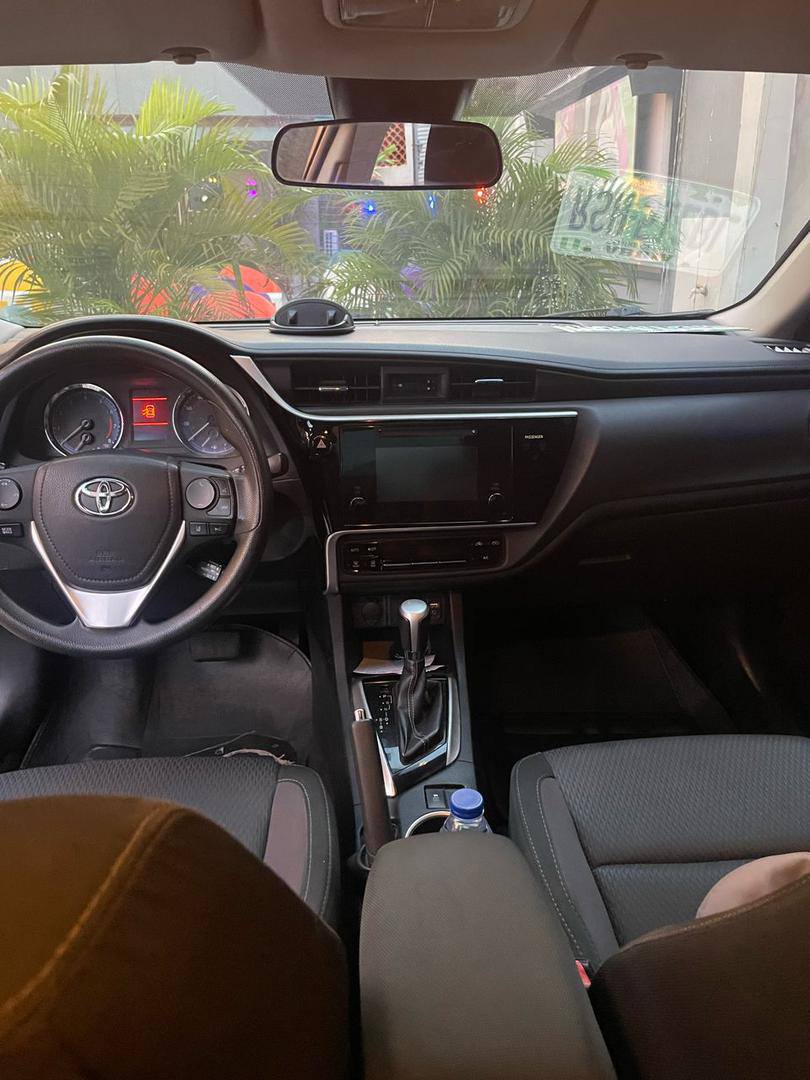 A picture of 2017 toyota corolla LE.