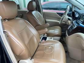 A picture of Nissan Quest 2012