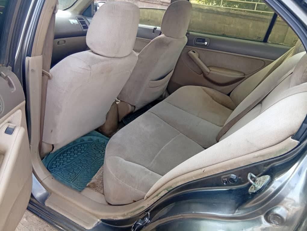 A picture of 2004 Honda civic 08122689832