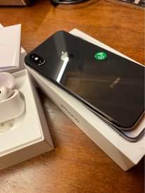 A picture of iPhone X Airpod Pro