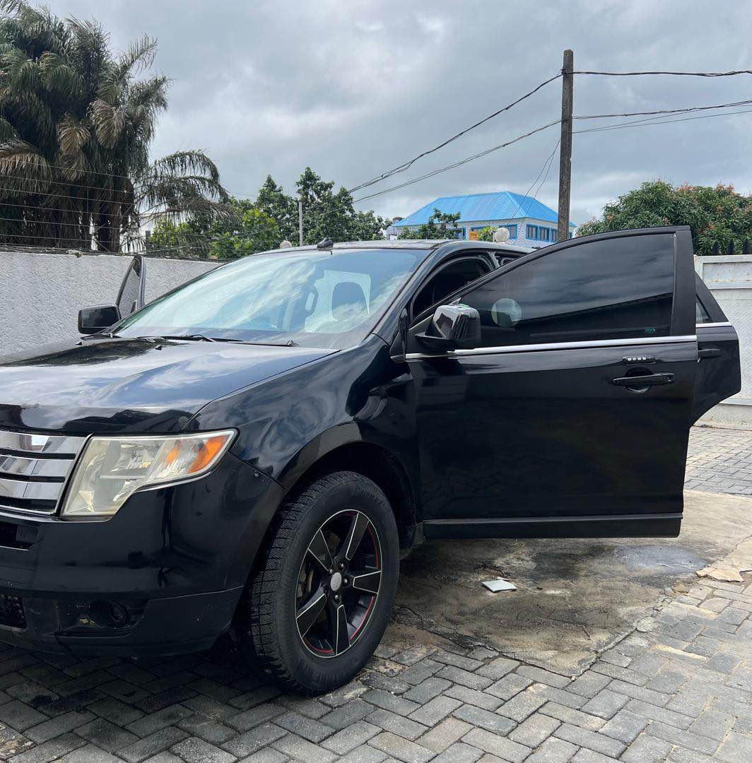 A picture of Ford car