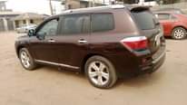 A picture of Awoof deal Neatly used 2010 highlander upgraded to 2013 going