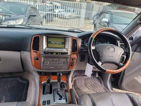A picture of TOYOTA LAND CRUISER VX AMAZON E