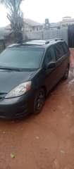 A picture of 06 Toyota sienna