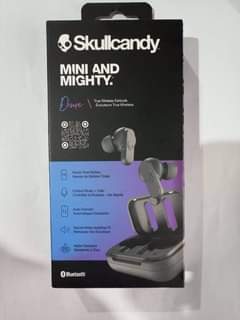 A picture of Dime chill earbuds by skullCandy