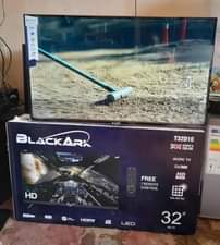 A picture of 32 inch TV digital and flameless at 320 000